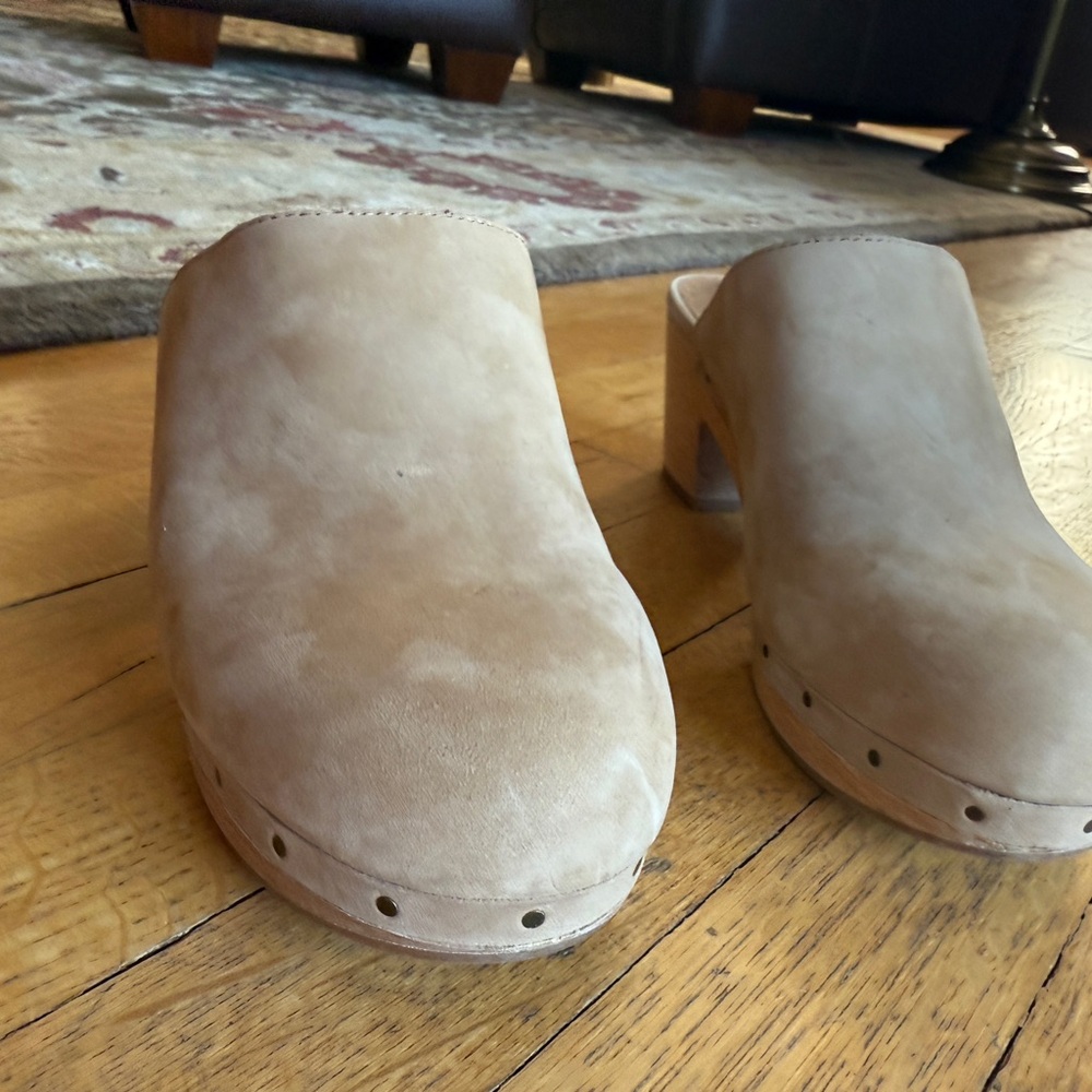 Madewell Light Brown Suede   Clogs size 7.5